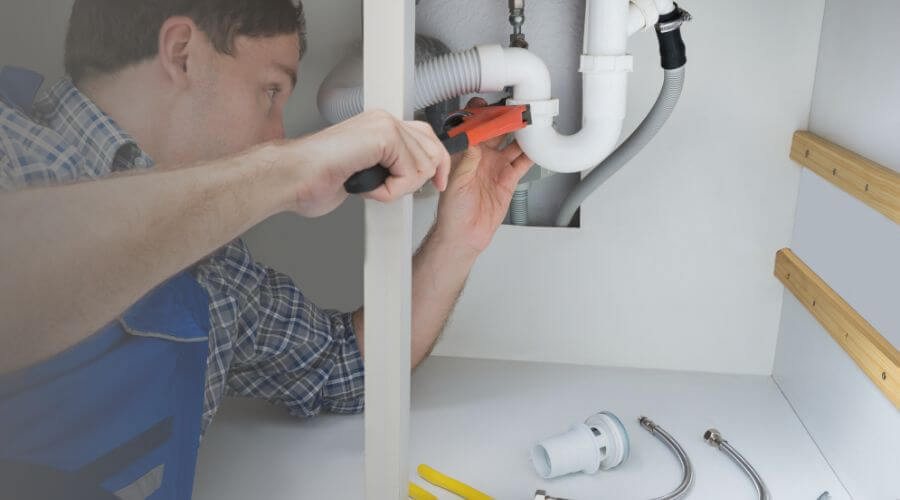 Expert burst pipe repair services in Stoutsville, MO